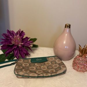 Coach Poppy Op art Wristlet